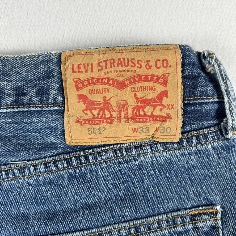 Levis 501 Jeans Mens 33x30 Medium Wash Denim Regular Straight Button Fly Y2K